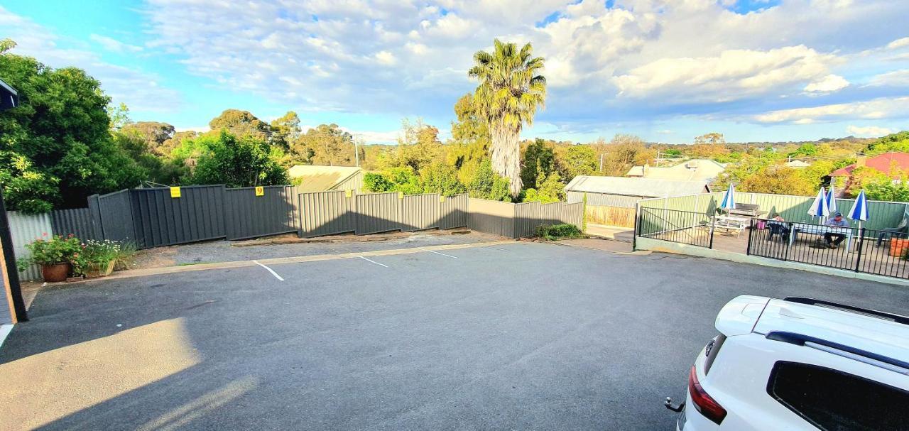 Young Goldrush Motel Exterior foto